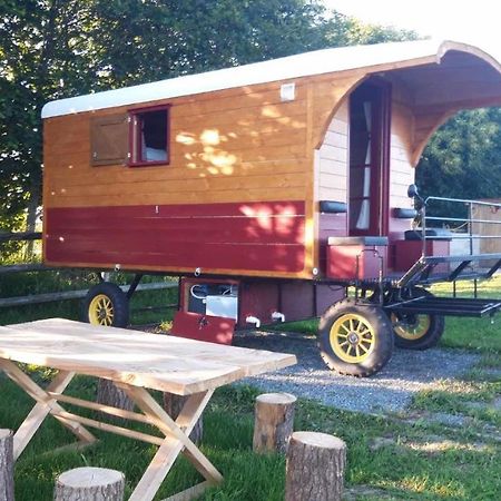 Veritable Roulotte Hippomobile "La Bailleul" Mentheville Экстерьер фото