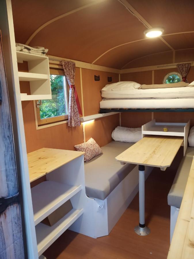 Veritable Roulotte Hippomobile "La Bailleul" Mentheville Экстерьер фото